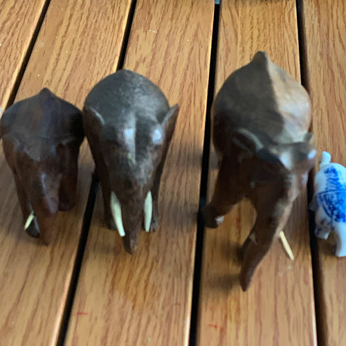 Set carved wooden - of,