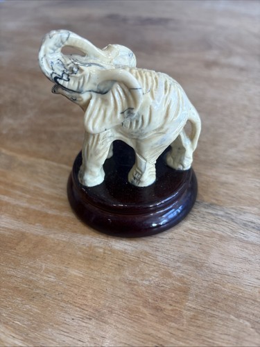 Vintage elephant figurine - figurine, on